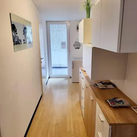 R.i.s.-rest In Siska Duplex Liubliana